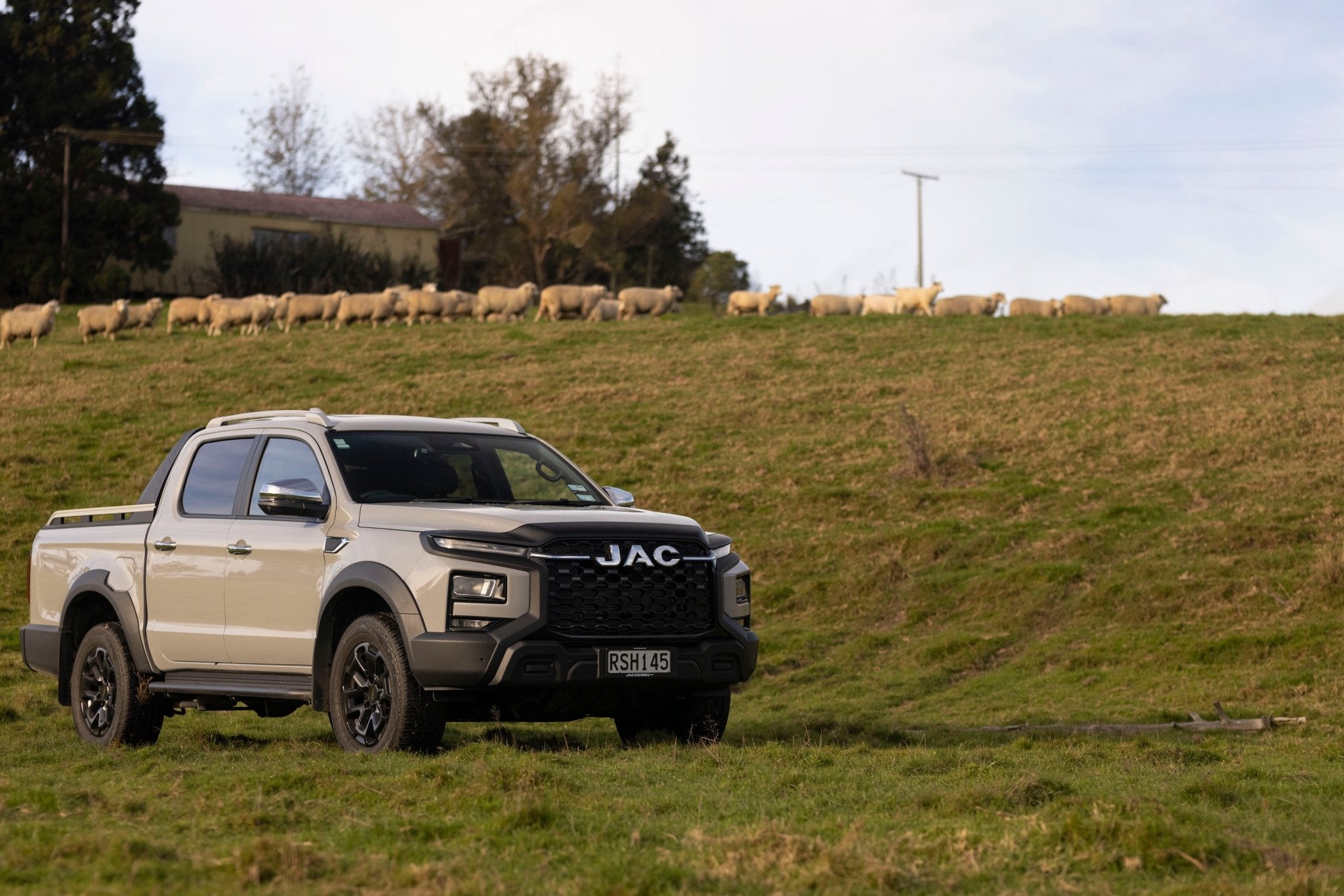 Factory Form: JAC T9 PHEV Lands With 360kW, Triple Diff Locks, and a $59,990 Price Tag - 4XJournal.com